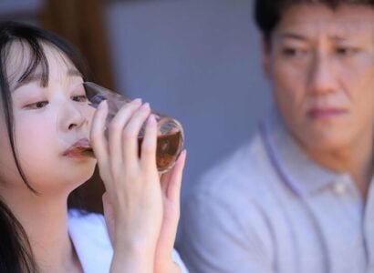 Bố phải ăn thuốc kích dục để chịch con gái vì tức giận khi biết con có người yêu mới