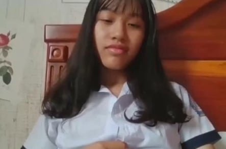 Em hot girl hấp dẫn mời anh qua nhà 